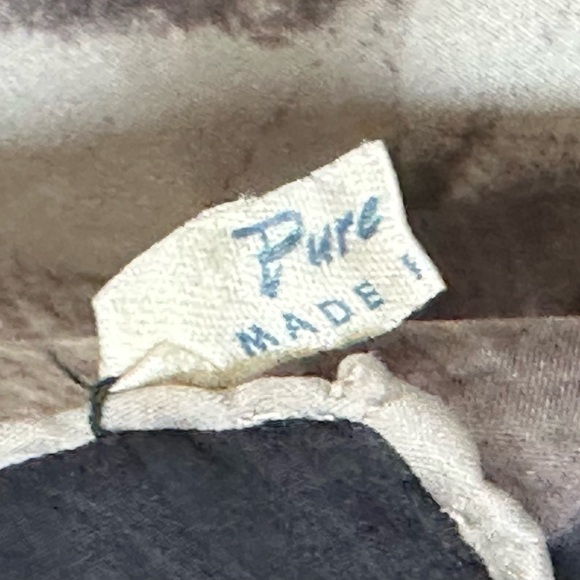 Vintage Pure Soie (silk) Made in Italy Elegant Black and Gray Leaf Print Scarf - Picture 3 of 7